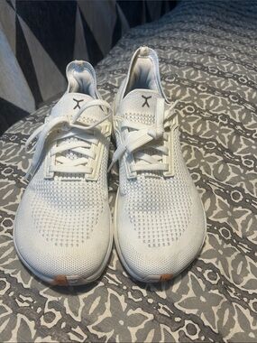 Flux woman’s White Knit Athletic Sneakers